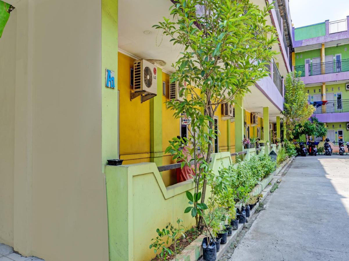 Oyo 91796 Guest House Ghalta Syariah Karawang Exterior foto