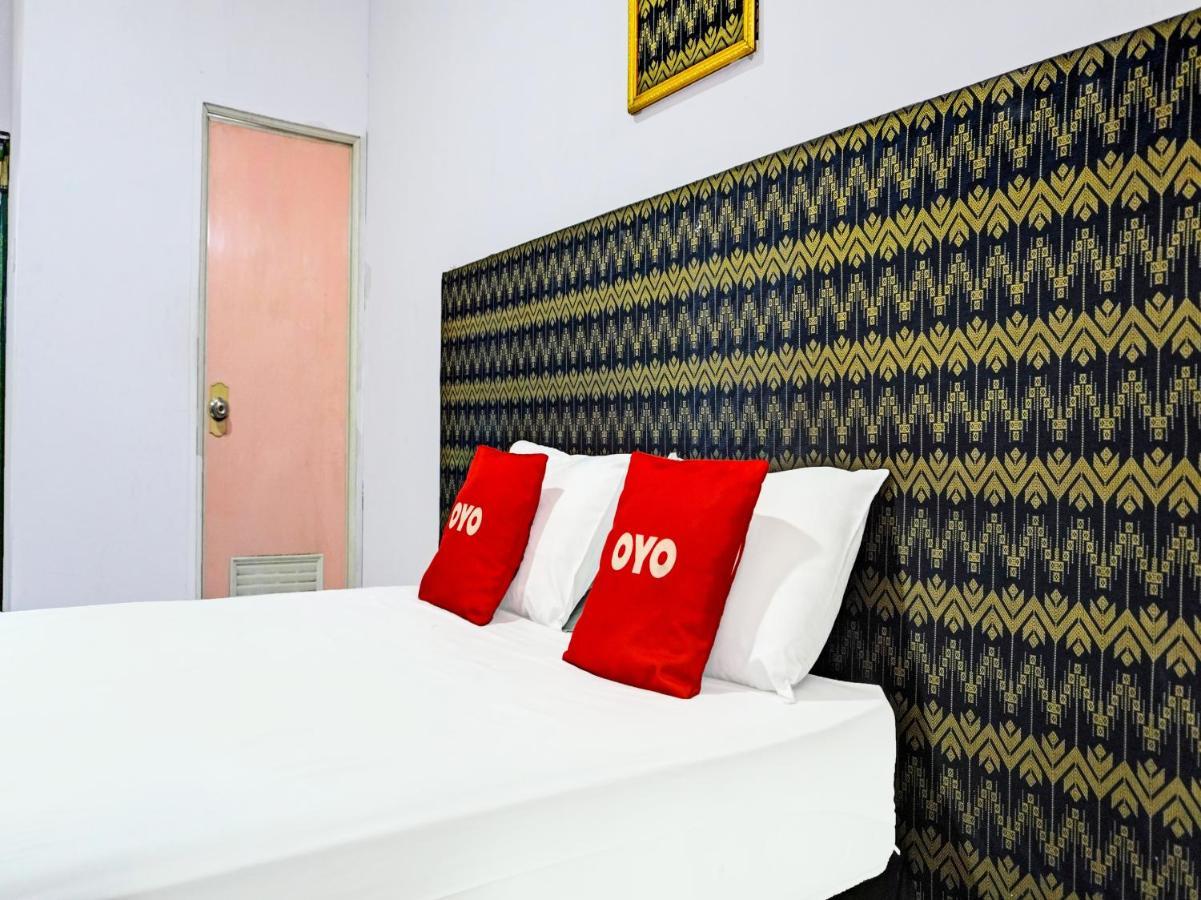 Oyo 91796 Guest House Ghalta Syariah Karawang Exterior foto