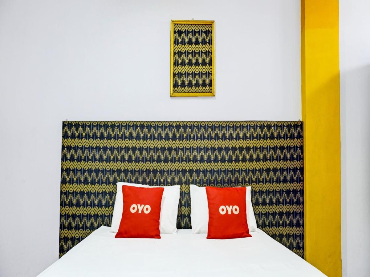 Oyo 91796 Guest House Ghalta Syariah Karawang Exterior foto